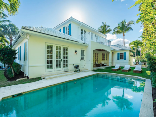 Luxury Vacation Residence in Palm Beach - Steps to Beach with Fire Place & Pool